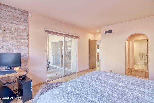 6490 N Val Dosta Drive, Tucson, AZ 85718