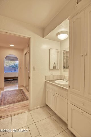 6490 N Val Dosta Drive, Tucson, AZ 85718