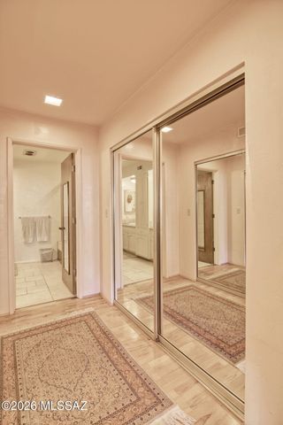 6490 N Val Dosta Drive, Tucson, AZ 85718