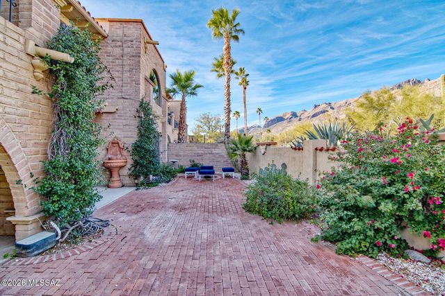 6490 N Val Dosta Drive, Tucson, AZ 85718