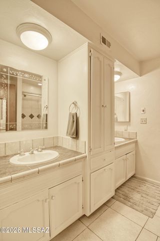 6490 N Val Dosta Drive, Tucson, AZ 85718