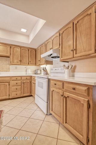 6490 N Val Dosta Drive, Tucson, AZ 85718