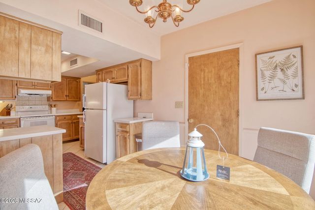 6490 N Val Dosta Drive, Tucson, AZ 85718