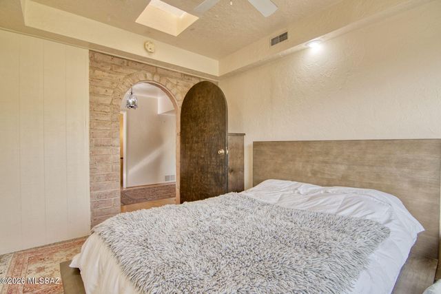 6490 N Val Dosta Drive, Tucson, AZ 85718