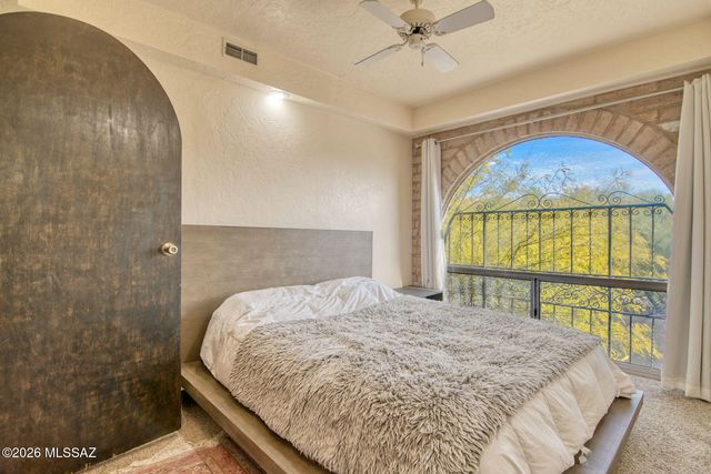 6490 N Val Dosta Drive, Tucson, AZ 85718