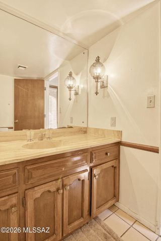 6490 N Val Dosta Drive, Tucson, AZ 85718