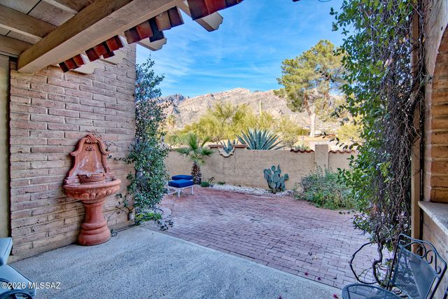 6490 N Val Dosta Drive, Tucson, AZ 85718