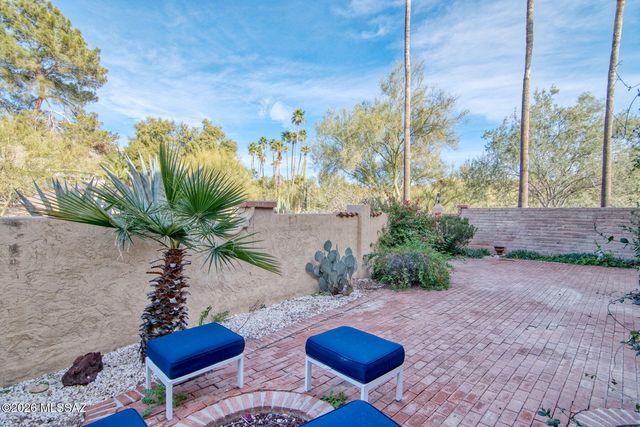 6490 N Val Dosta Drive, Tucson, AZ 85718