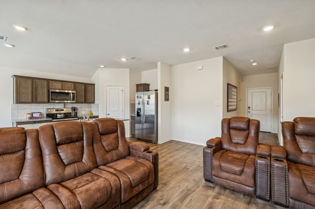 8012 Gallup Avenue, Aubrey, TX 76227