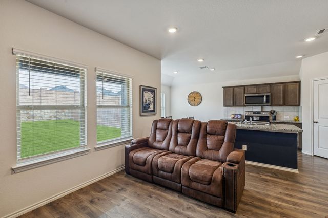 8012 Gallup Avenue, Aubrey, TX 76227