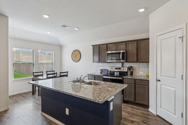 8012 Gallup Avenue, Aubrey, TX 76227