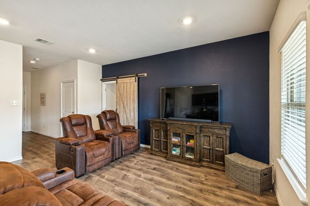 8012 Gallup Avenue, Aubrey, TX 76227