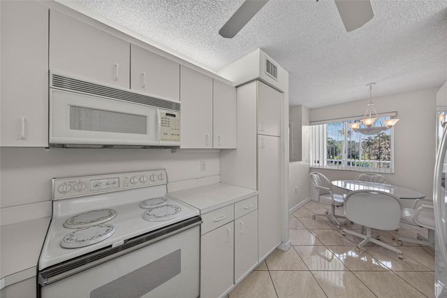 7872 Trent Drive 305, Fort Lauderdale, FL 33321