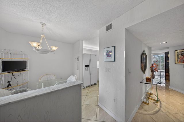 7872 Trent Drive 305, Fort Lauderdale, FL 33321