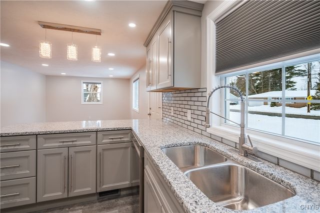 5986 Smith Road, Cicero, NY 13212