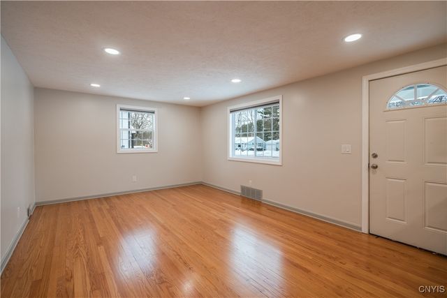 5986 Smith Road, Cicero, NY 13212