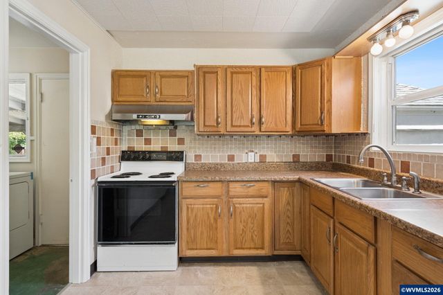 1385 Pearl St NE, Salem, OR 97301