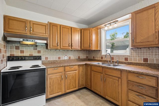 1385 Pearl St NE, Salem, OR 97301