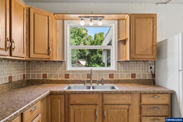 1385 Pearl St NE, Salem, OR 97301