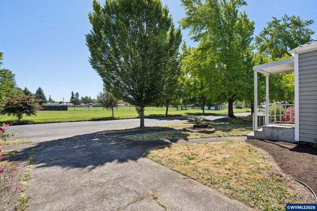 1385 Pearl St NE, Salem, OR 97301