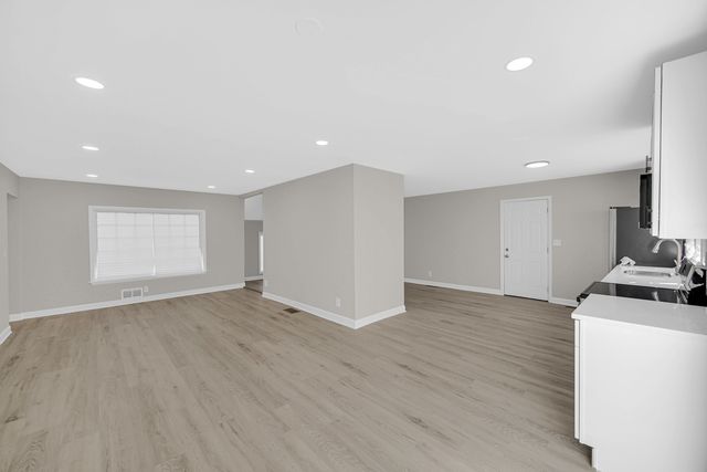 211 Independence Avenue, Joliet, IL 60433
