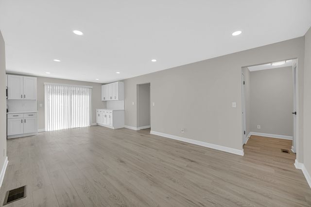 211 Independence Avenue, Joliet, IL 60433