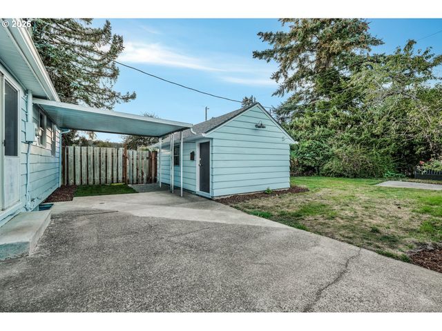 8907 Se CLAY St, Portland, OR 97216