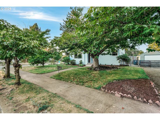 8907 Se CLAY St, Portland, OR 97216