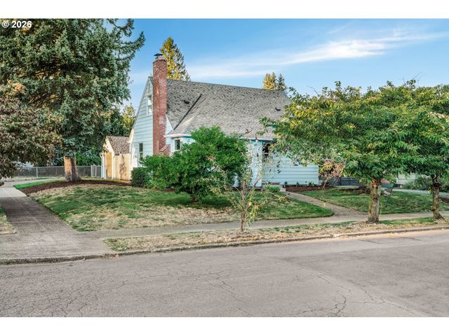 8907 Se CLAY St, Portland, OR 97216