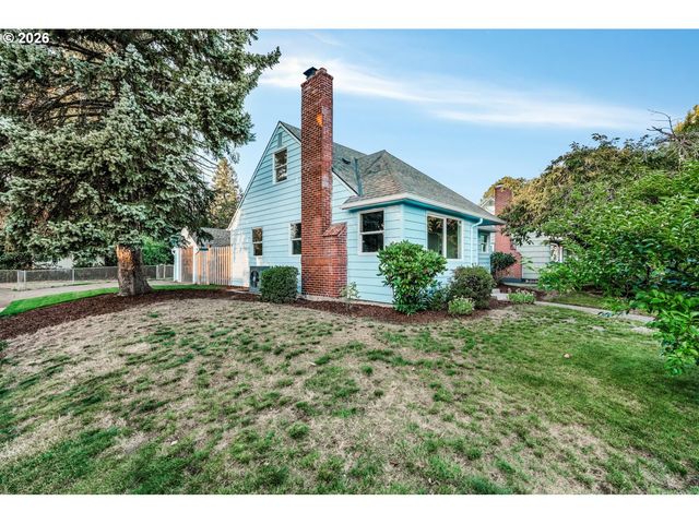 8907 Se CLAY St, Portland, OR 97216