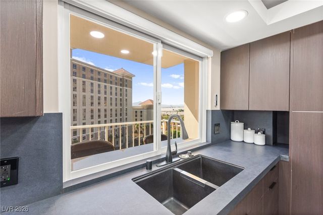 205 East Harmon Avenue 1012, Las Vegas, NV 89169