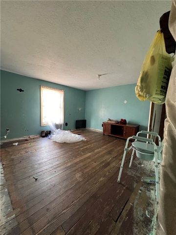 250 Mountain Rd, Georges Twp, PA 15401