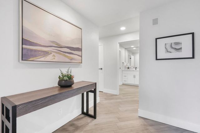 910 Island Drive 406, Rancho Mirage, CA 92270