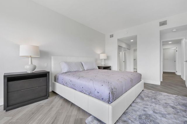 910 Island Drive 406, Rancho Mirage, CA 92270