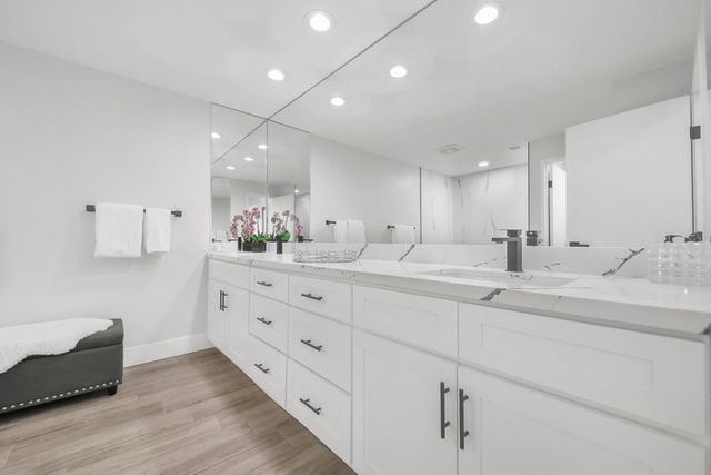 910 Island Drive 406, Rancho Mirage, CA 92270