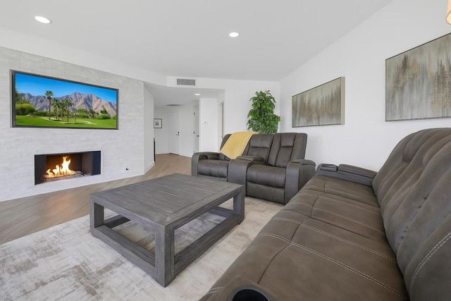 910 Island Drive 406, Rancho Mirage, CA 92270