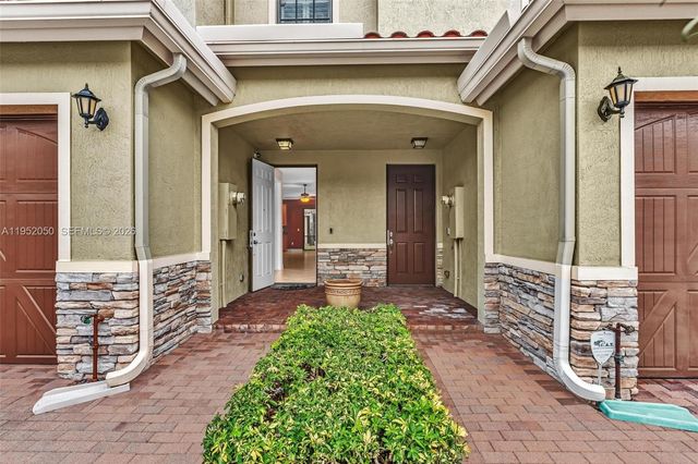 10865 NW 72nd Pl, Parkland, FL 33076