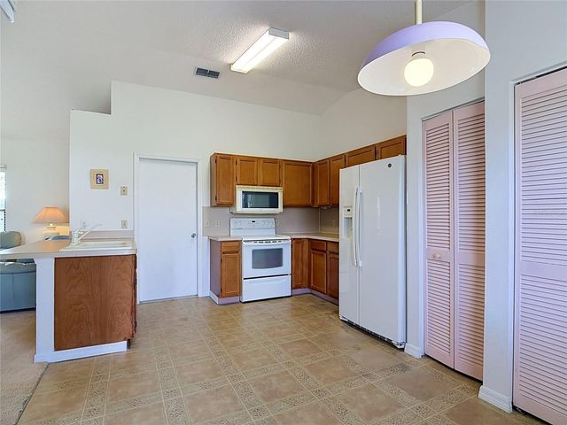 6121 KITTIWAKE DRIVE, Lakeland, FL 33809