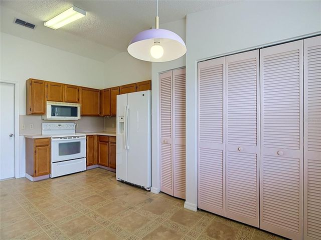 6121 KITTIWAKE DRIVE, Lakeland, FL 33809