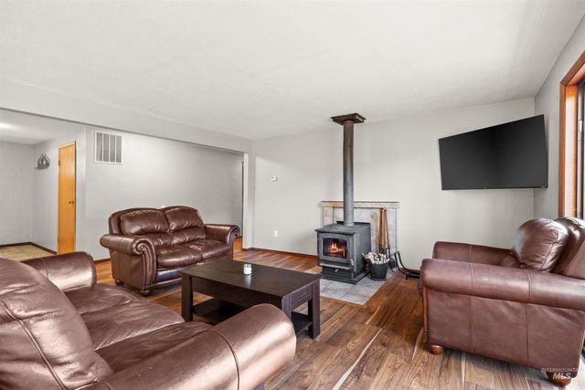 905 Dewey Avenue, Orofino, ID 83544