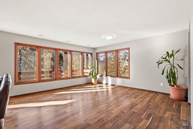 905 Dewey Avenue, Orofino, ID 83544