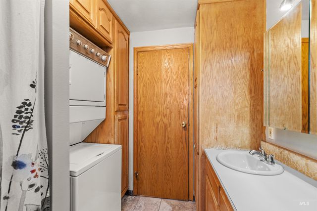 905 Dewey Avenue, Orofino, ID 83544