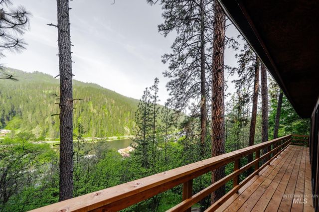905 Dewey Avenue, Orofino, ID 83544