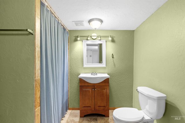 905 Dewey Avenue, Orofino, ID 83544