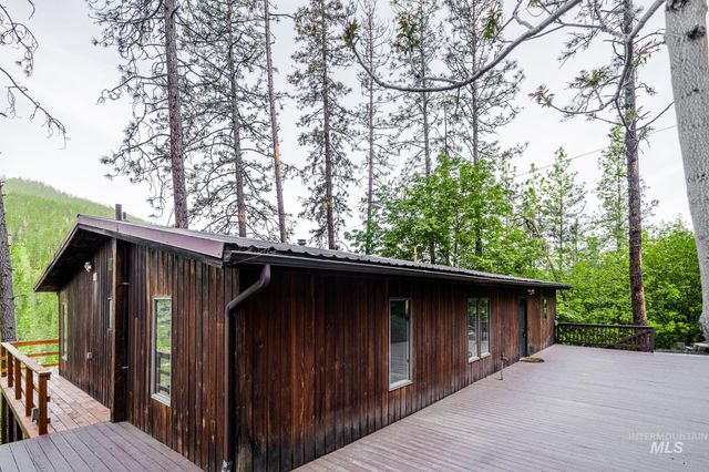 905 Dewey Avenue, Orofino, ID 83544