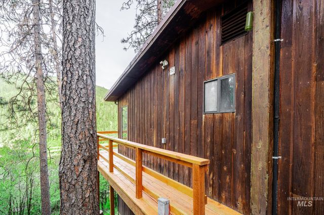 905 Dewey Avenue, Orofino, ID 83544
