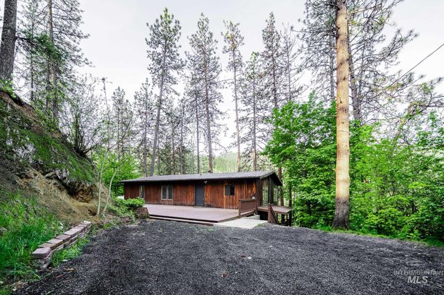 905 Dewey Avenue, Orofino, ID 83544