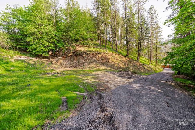 905 Dewey Avenue, Orofino, ID 83544