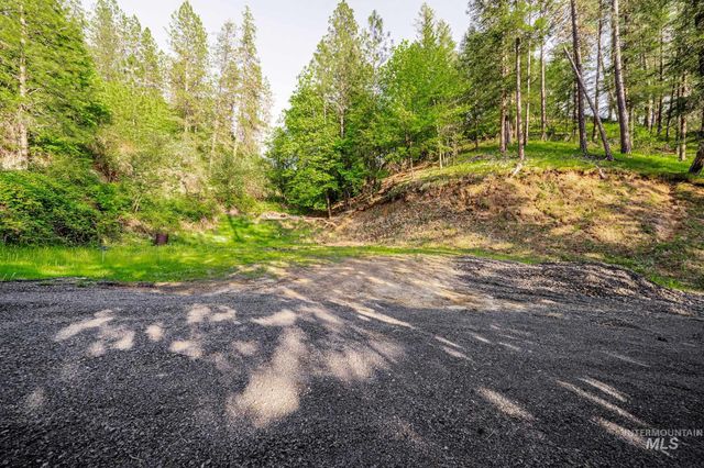 905 Dewey Avenue, Orofino, ID 83544