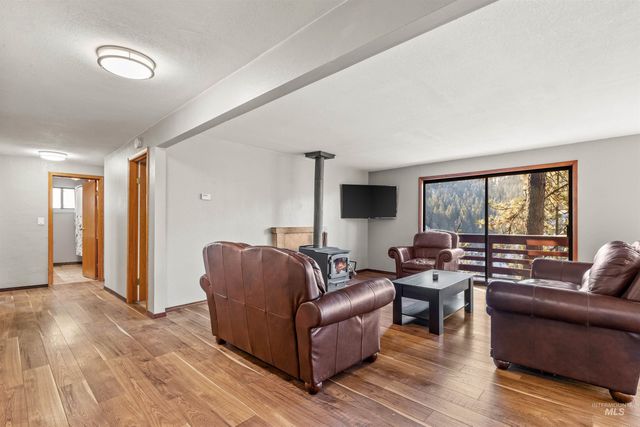 905 Dewey Avenue, Orofino, ID 83544